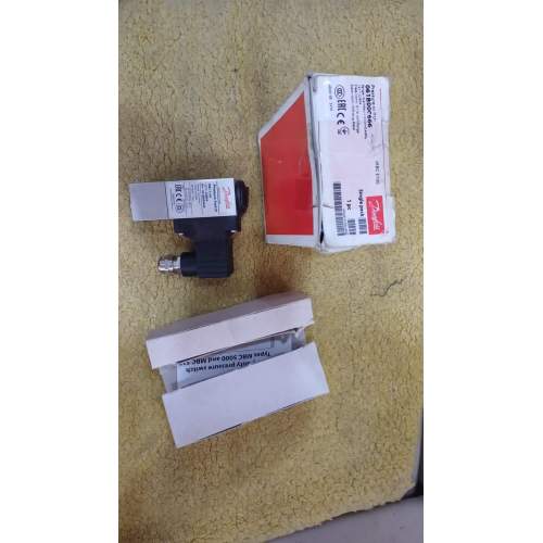 Danfoss pressure switch MBC 5100 P/N- 061B000666